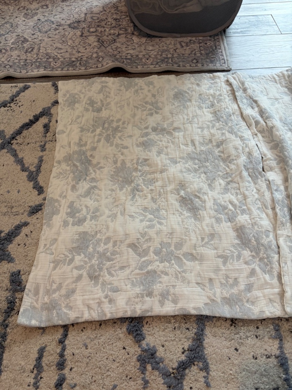 2 piece queen blue and white floral print pillow cases - Picture 2 of 4